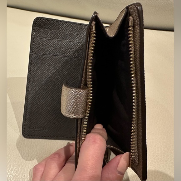 COACH Gold Wallet NWOT - Picture 5 of 5
